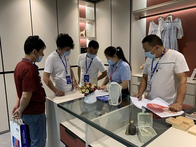 镇江木制家具工厂 匠心品质引领市场，销售网络覆盖全国